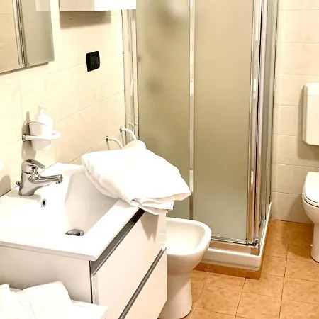 Gardalakeapartment A * 西尔米奥奈